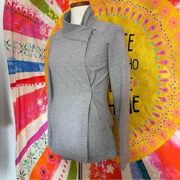 Lululemon Athletica Coast Wrap cardigan in Heather Gray size 2 preowned - Picture 3 of 12